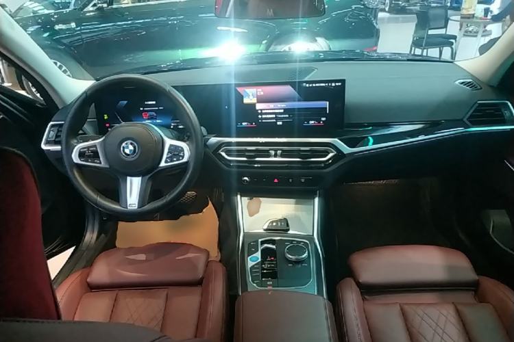 Used BMW i3 2023 eDrive 40 L Midnight Edition Center Console