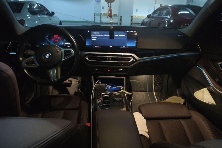 Used BMW i3 2023 eDrive 40 L Midnight Edition Center Console