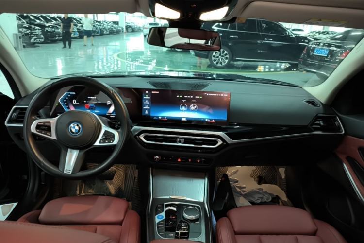 Used BMW i3 2023 eDrive 40 L Midnight Edition Center Console