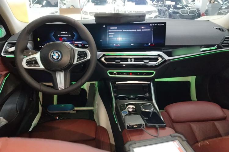 Used BMW i3 2023 eDrive 40 L Midnight Edition Center Console