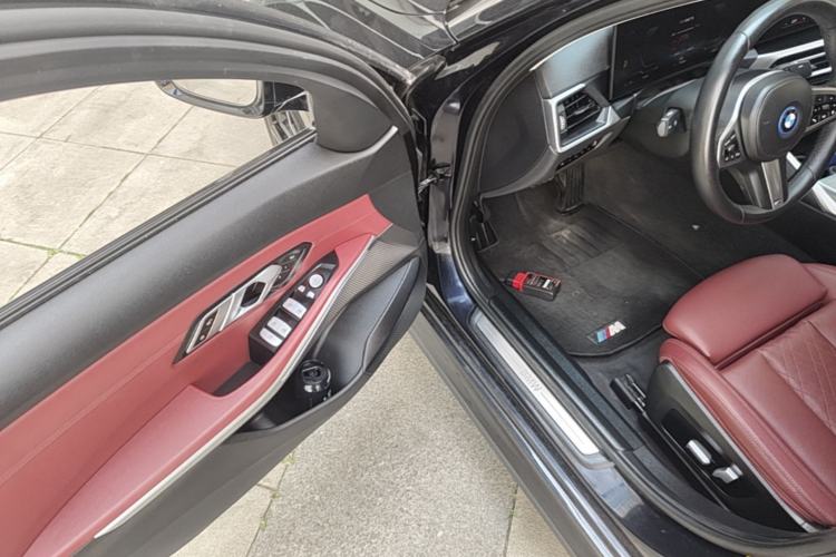 Used BMW i3 2023 eDrive 40 L Midnight Edition Driver Seat