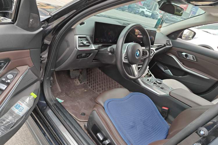 Used BMW i3 2023 eDrive 40 L Midnight Edition Driver Seat