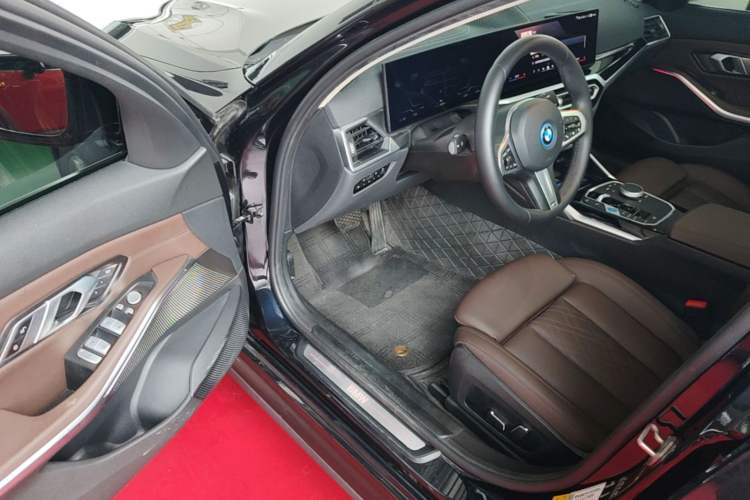 Used BMW i3 2023 eDrive 40 L Midnight Edition Driver Seat