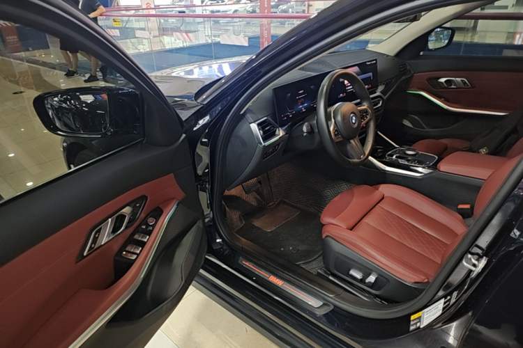 Used BMW i3 2023 eDrive 40 L Midnight Edition Driver Seat
