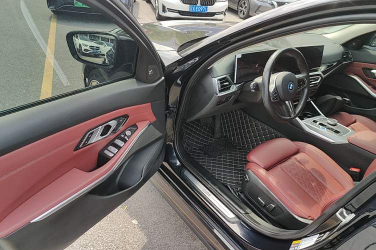 Used BMW i3 2023 eDrive 40 L Midnight Sports Package Driver Seat