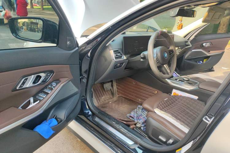 Used BMW i3 2023 eDrive 40 L Midnight Sports Package Driver Seat