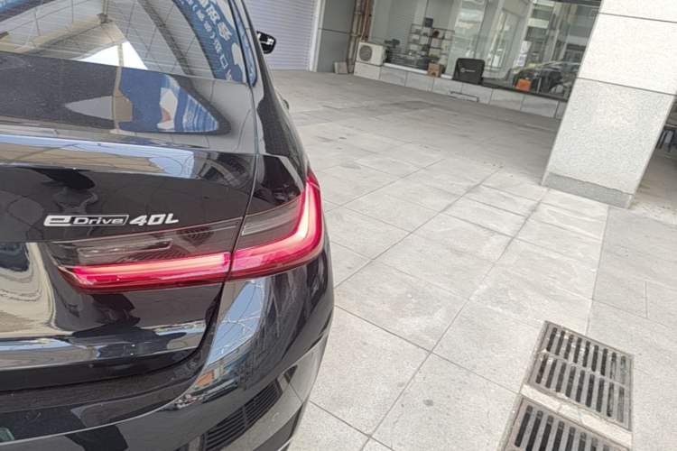 Used BMW i3 2023 eDrive 40 L Midnight Edition Exterior 3