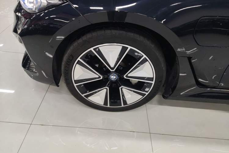 Used BMW i3 2023 eDrive 40 L Midnight Sports Package Exterior 4
