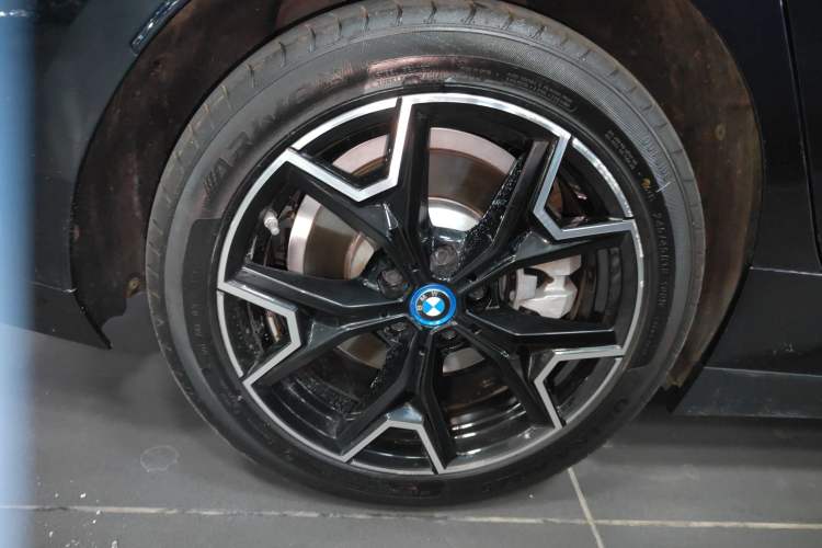 Used BMW i3 2023 eDrive 40 L Midnight Edition Exterior 4