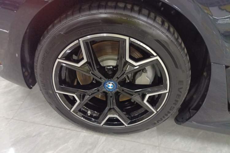 Used BMW i3 2023 eDrive 40 L Midnight Sports Package Exterior 4