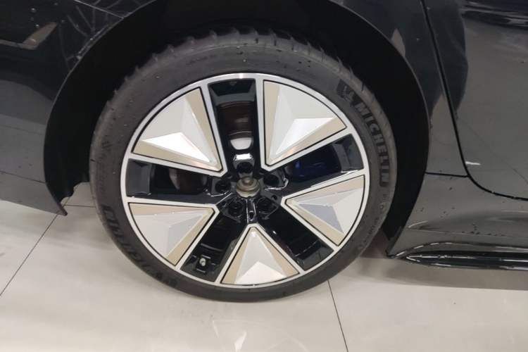 Used BMW i3 2023 eDrive 40 L Midnight Sports Package Exterior 5