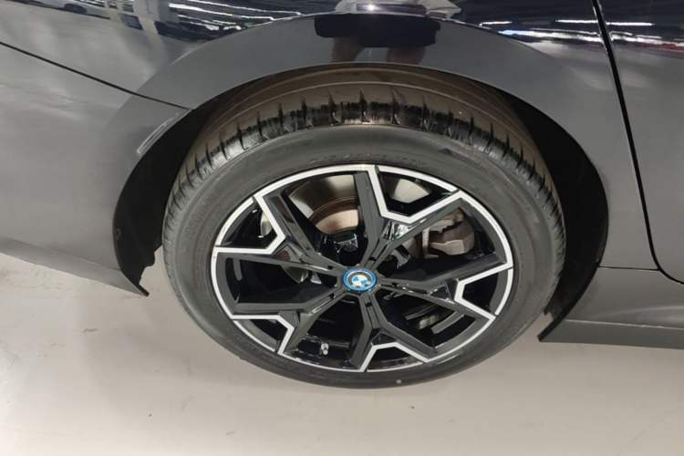 Used BMW i3 2023 eDrive 40 L Midnight Edition Exterior 5