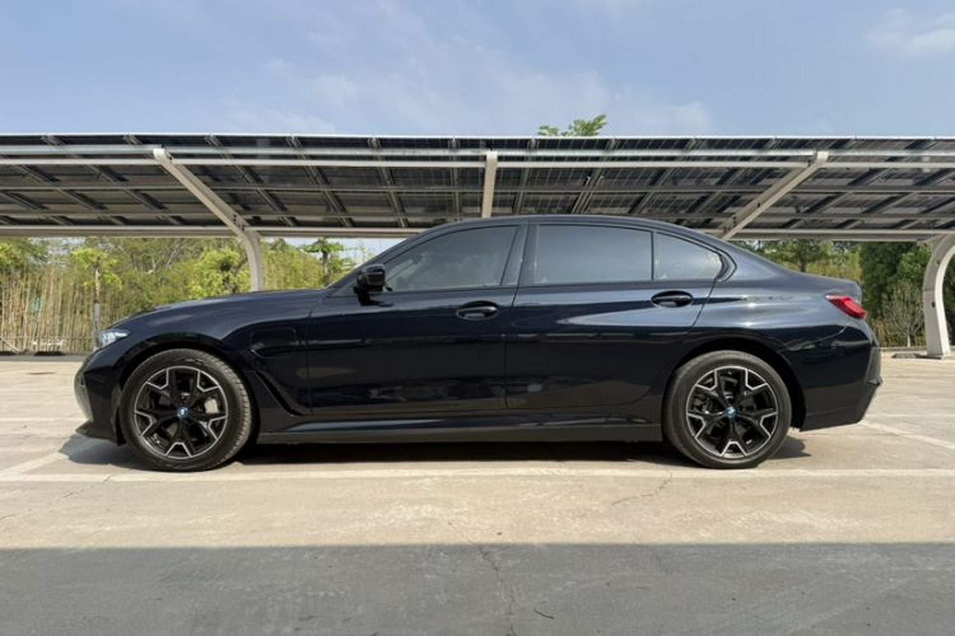 Used BMW i3 2023 eDrive 40 L Midnight Edition Exterior 6