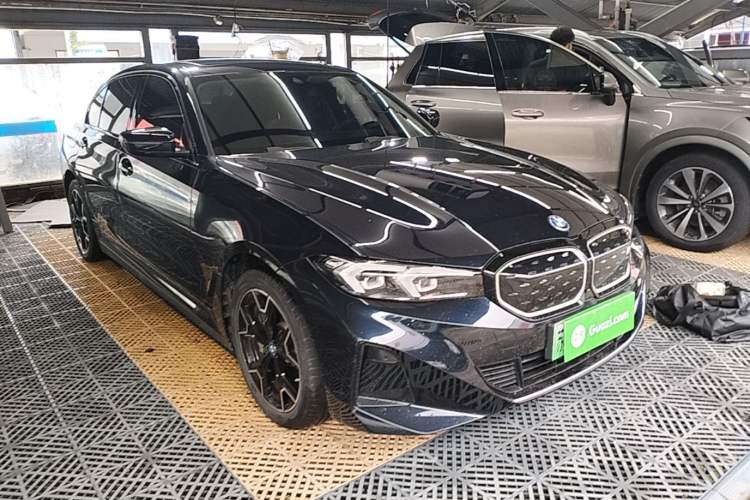 Used BMW i3 2023 eDrive 40 L Midnight Edition Front Right 45 Deg