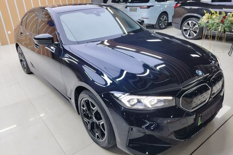Used BMW i3 2023 eDrive 40 L Midnight Sports Package Front Right 45 Deg