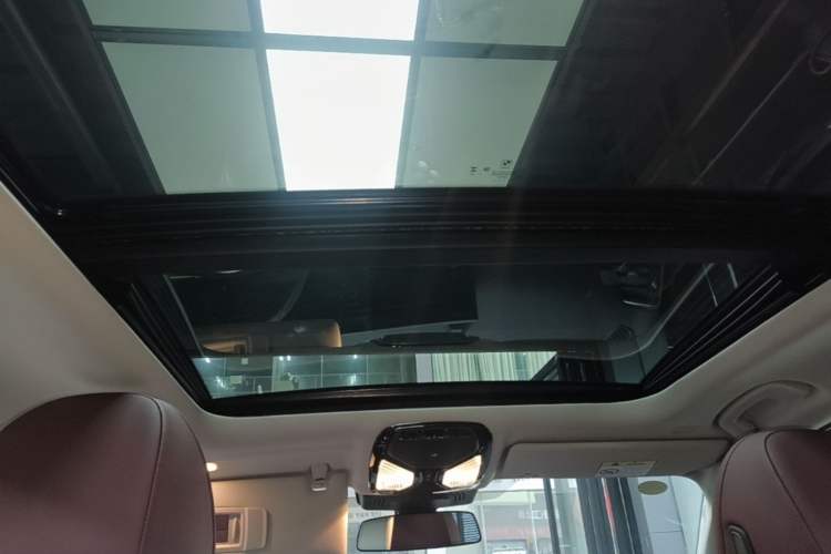 Used BMW i3 2023 eDrive 40 L Midnight Sports Package Headliner