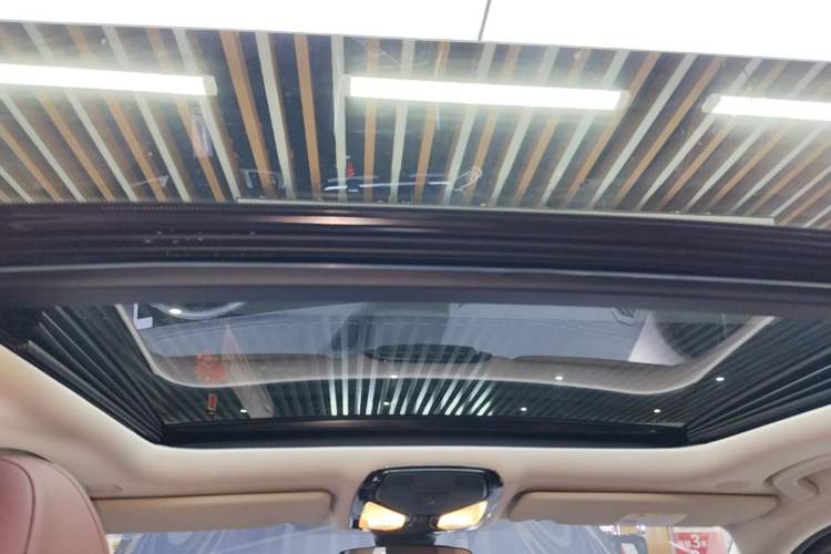 Used BMW i3 2023 eDrive 40 L Midnight Sports Package Headliner