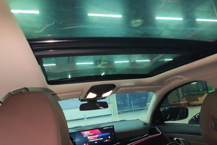 Used BMW i3 2023 eDrive 40 L Midnight Sports Package Headliner