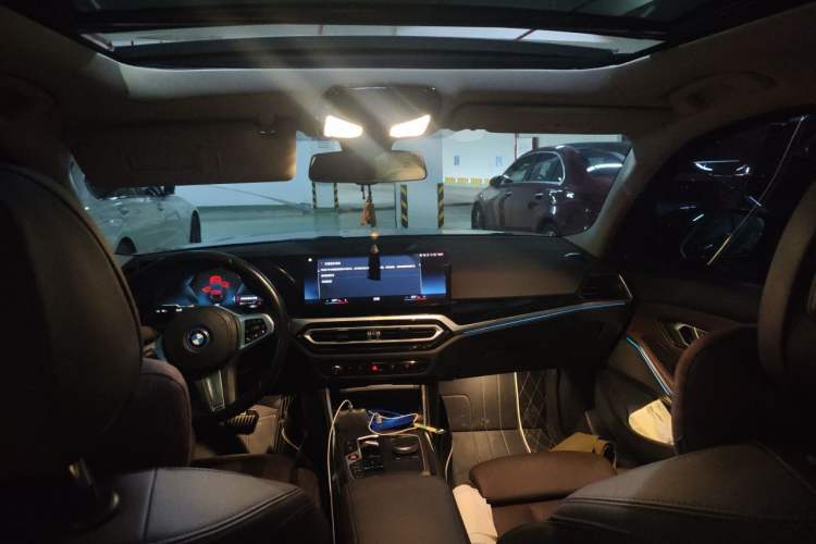 Used BMW i3 2023 eDrive 40 L Midnight Edition Headliner