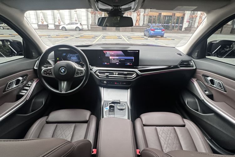 Used BMW i3 2023 eDrive 40 L Midnight Sports Package Interior 10