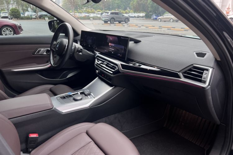 Used BMW i3 2023 eDrive 40 L Midnight Sports Package Interior 11