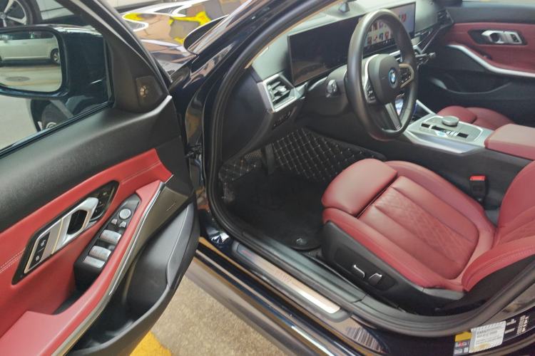 Used BMW i3 2023 eDrive 40 L Midnight Sports Package Interior 3