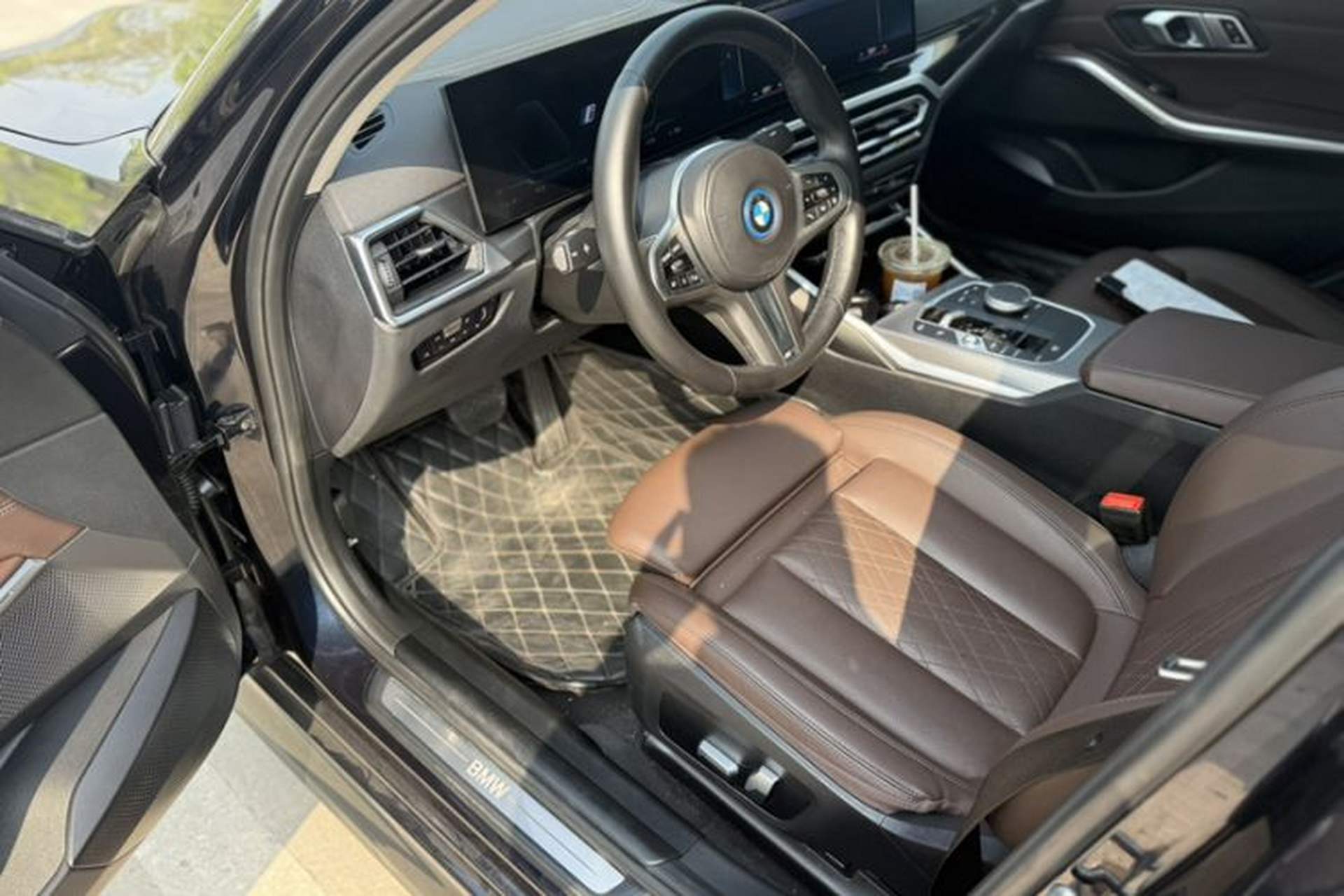 Used BMW i3 2023 eDrive 40 L Midnight Edition Interior 4