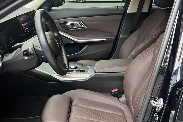 Used BMW i3 2023 eDrive 40 L Midnight Sports Package Interior 4