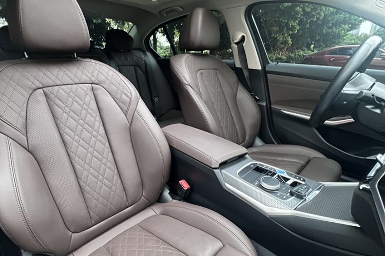Used BMW i3 2023 eDrive 40 L Midnight Sports Package Interior 6