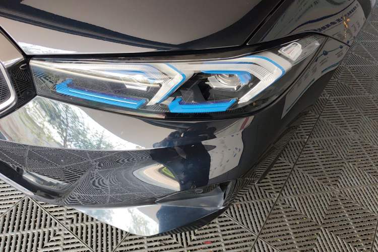 Used BMW i3 2023 eDrive 40 L Midnight Sports Package Left Front Headlight