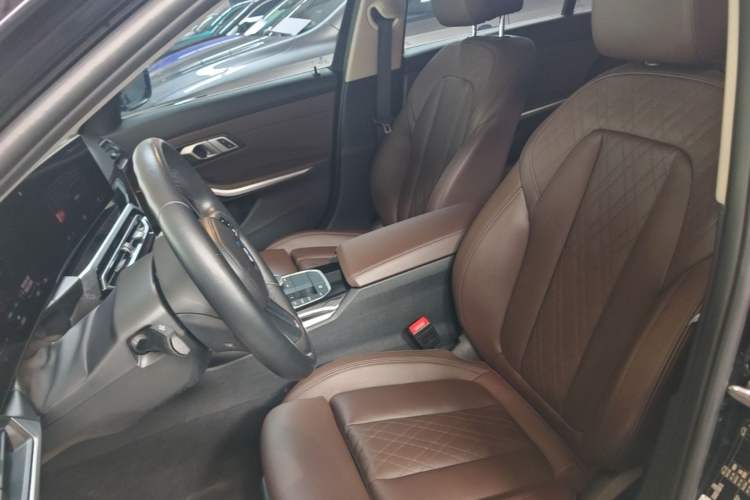 Used BMW i3 2023 eDrive 40 L Midnight Edition Left Front Seat