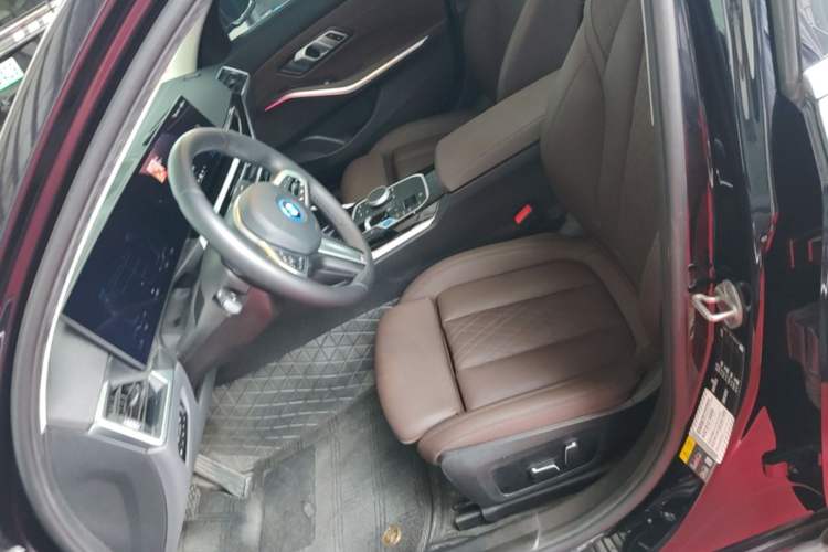 Used BMW i3 2023 eDrive 40 L Midnight Edition Left Front Seat