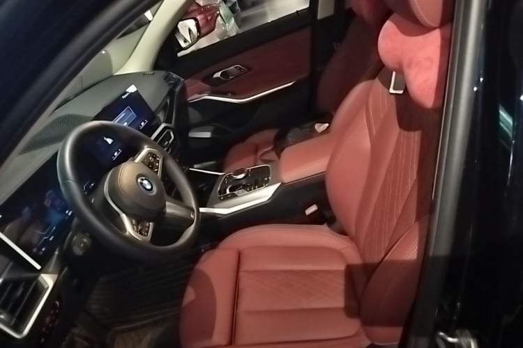 Used BMW i3 2023 eDrive 40 L Midnight Edition Left Front Seat