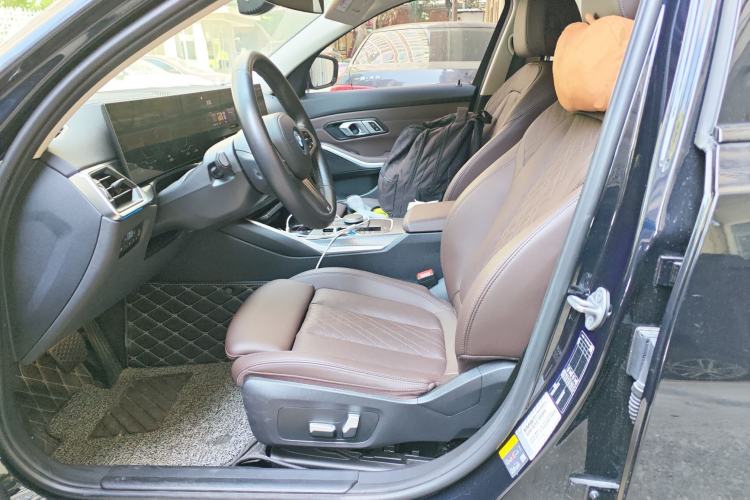 Used BMW i3 2023 eDrive 40 L Midnight Edition Left Front Seat