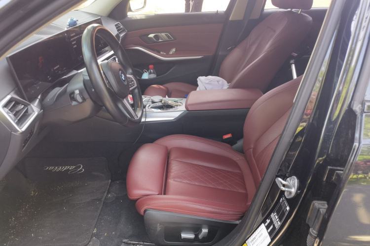 Used BMW i3 2023 eDrive 40 L Midnight Edition Left Front Seat