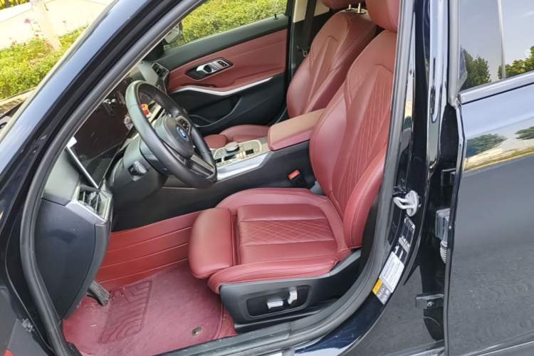 Used BMW i3 2023 eDrive 40 L Midnight Edition Left Front Seat