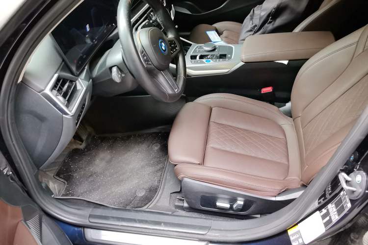 Used BMW i3 2023 eDrive 40 L Midnight Edition Left Front Seat