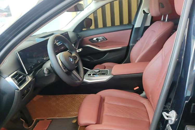 Used BMW i3 2023 eDrive 40 L Midnight Edition Left Front Seat