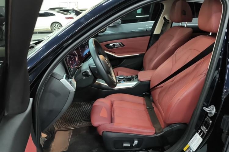 Used BMW i3 2023 eDrive 40 L Midnight Edition Left Front Seat