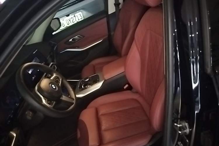 Used BMW i3 2023 eDrive 40 L Midnight Edition Left Front Seat