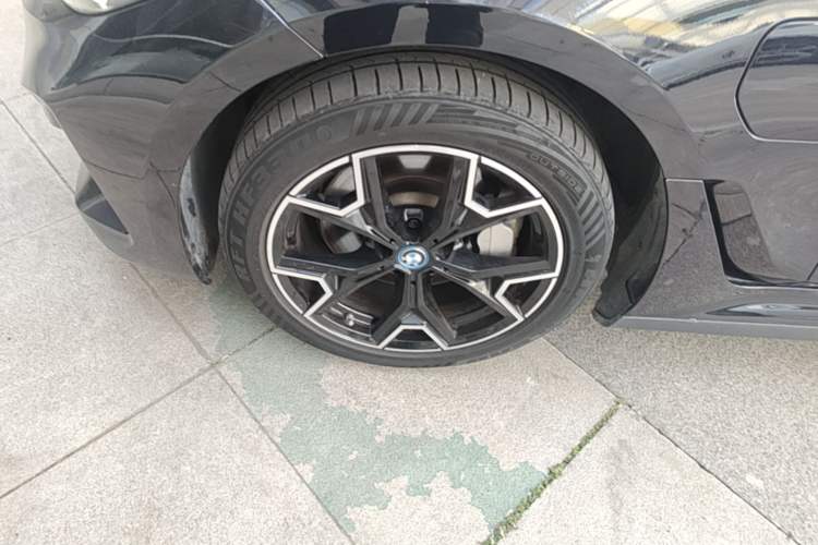 Used BMW i3 2023 eDrive 40 L Midnight Edition Left Front Wheel Hub