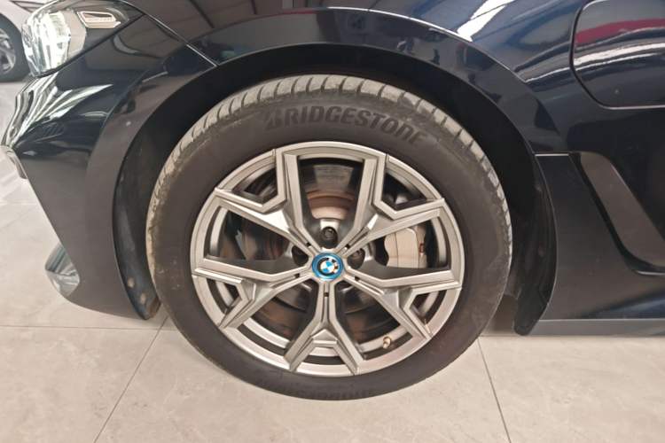 Used BMW i3 2023 eDrive 40 L Midnight Edition Left Front Wheel Hub