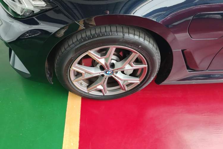 Used BMW i3 2023 eDrive 40 L Midnight Edition Left Front Wheel Hub