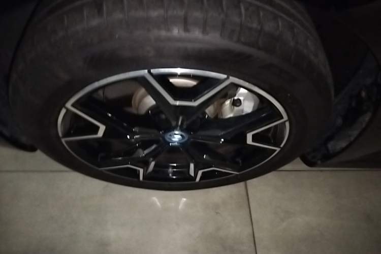 Used BMW i3 2023 eDrive 40 L Midnight Edition Left Front Wheel Hub