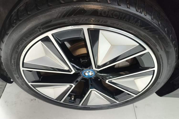 Used BMW i3 2023 eDrive 40 L Midnight Sports Package Left Front Wheel Hub