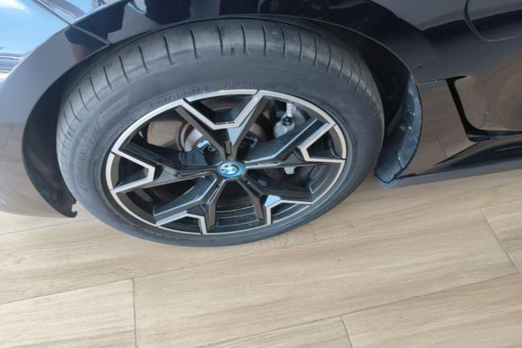 Used BMW i3 2023 eDrive 40 L Midnight Edition Left Front Wheel Hub