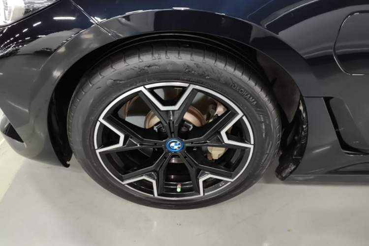Used BMW i3 2023 eDrive 40 L Midnight Edition Left Front Wheel Hub