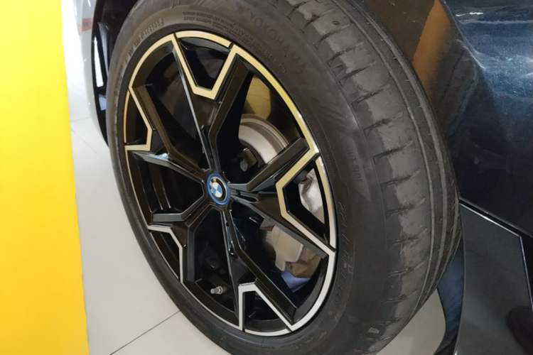 Used BMW i3 2023 eDrive 40 L Midnight Edition Left Front Wheel Hub