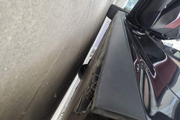 Used BMW i3 2023 eDrive 40 L Midnight Edition Left Side Sill