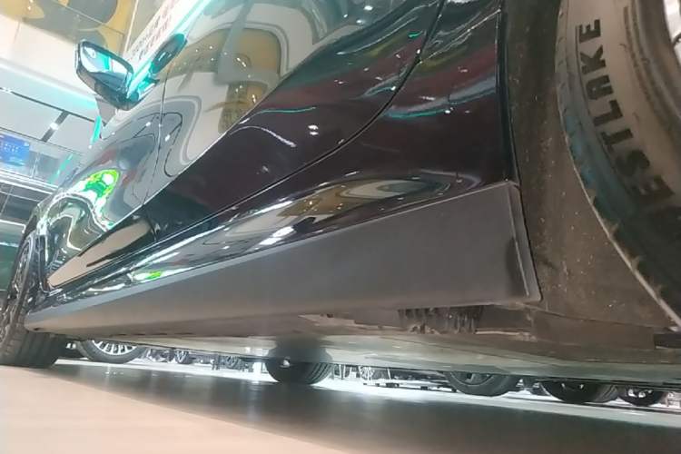 Used BMW i3 2023 eDrive 40 L Midnight Edition Left Side Sill